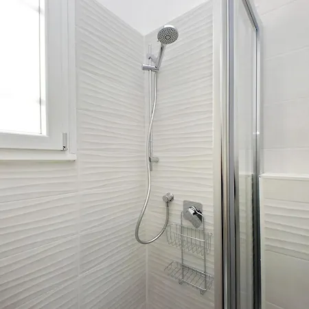 Ych-luminoso Per 8 Pax Apartament *